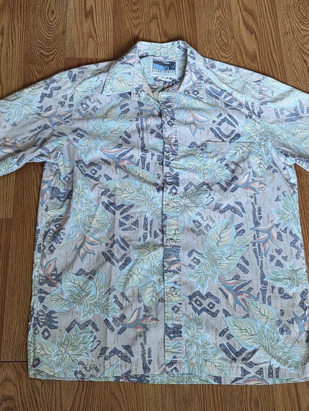Cooke Street Hawaiian Shirt Men’s M Reverse Print Button Floral Aloha USA HI